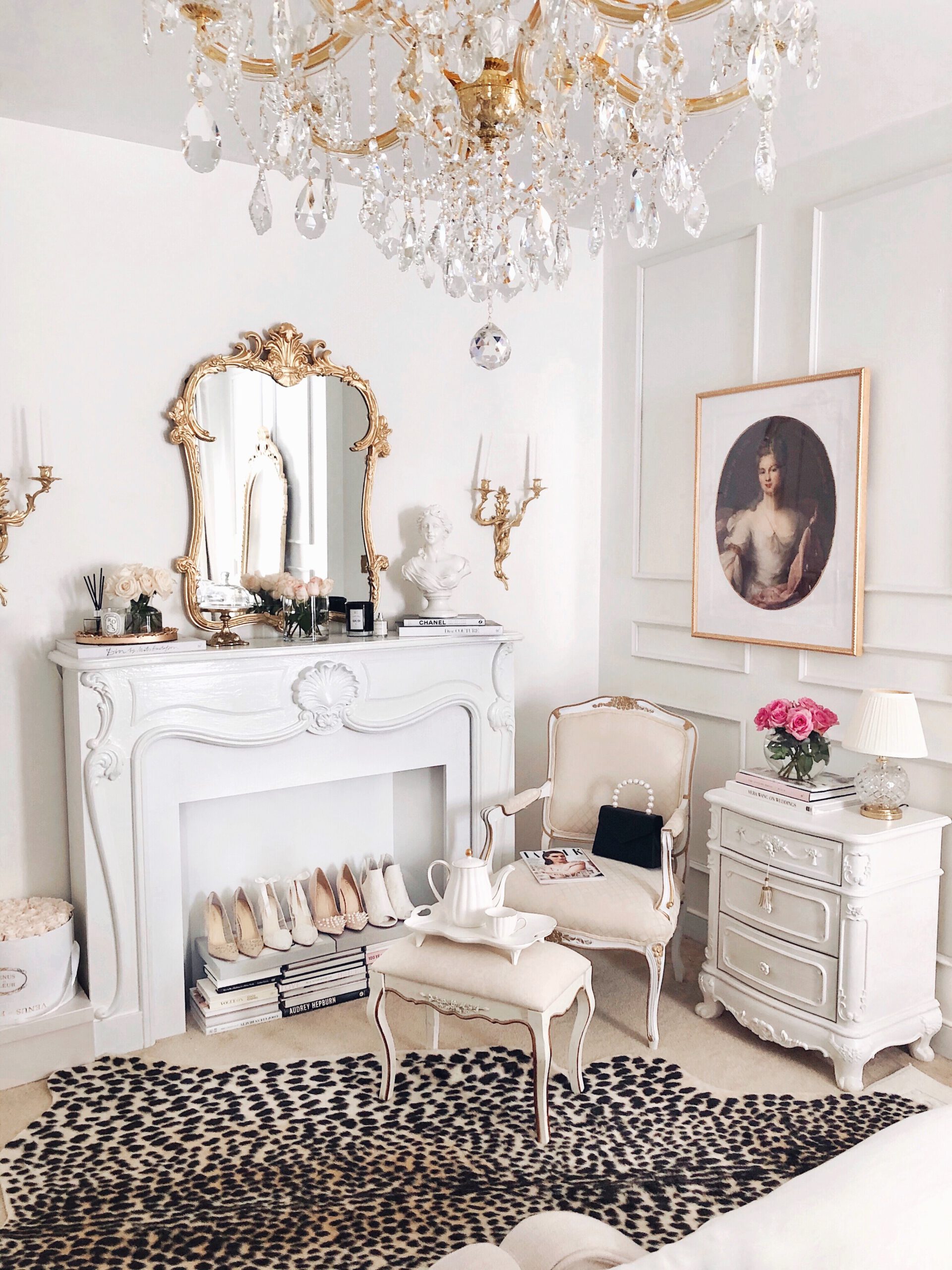 A Beautiful Parisian & Versaille Themed Bedroom Makeover_lexpyfrom_jadorelexiecouture