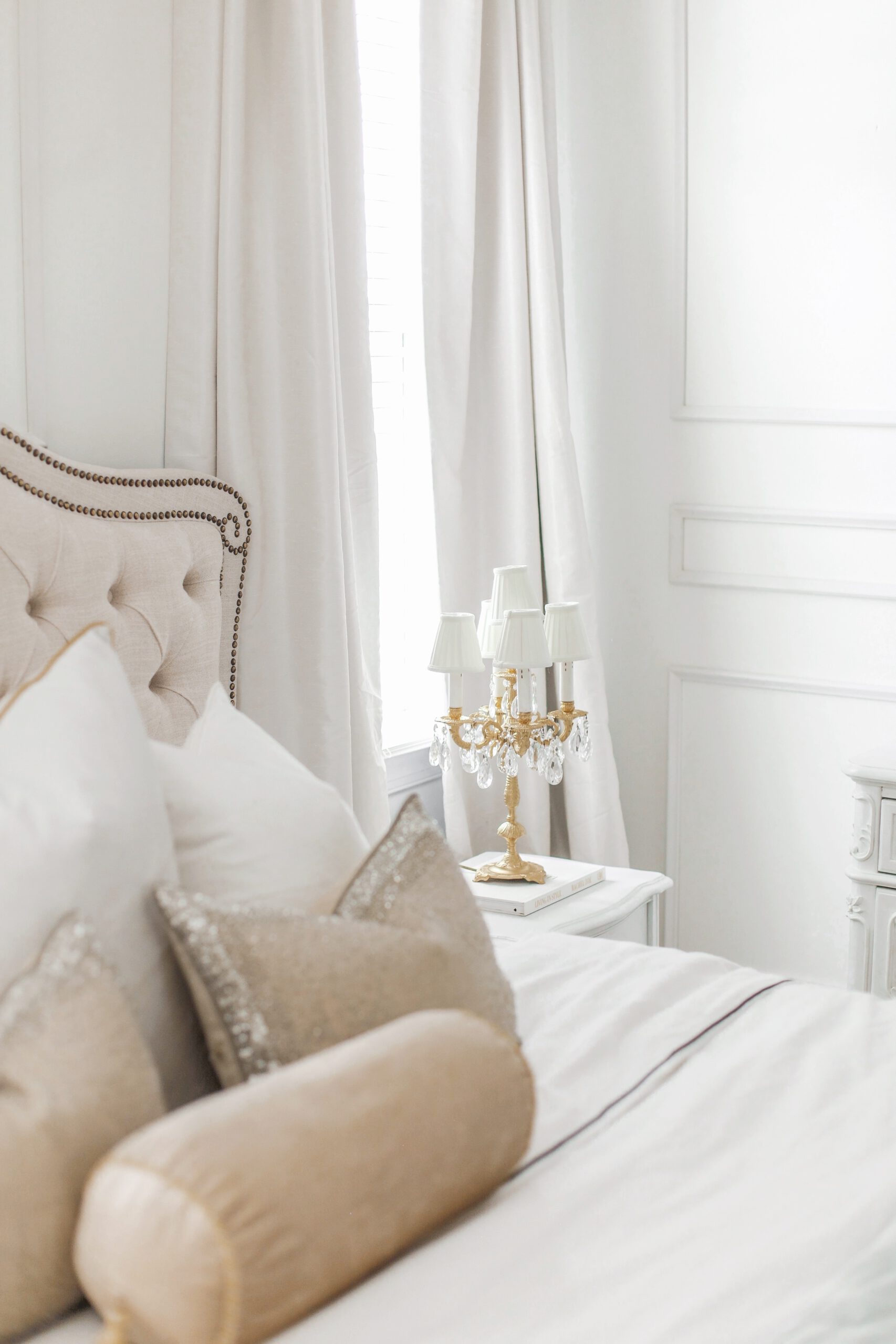 A Beautiful Parisian & Versaille Themed Bedroom Makeover_lexpyfrom_jadorelexiecouture