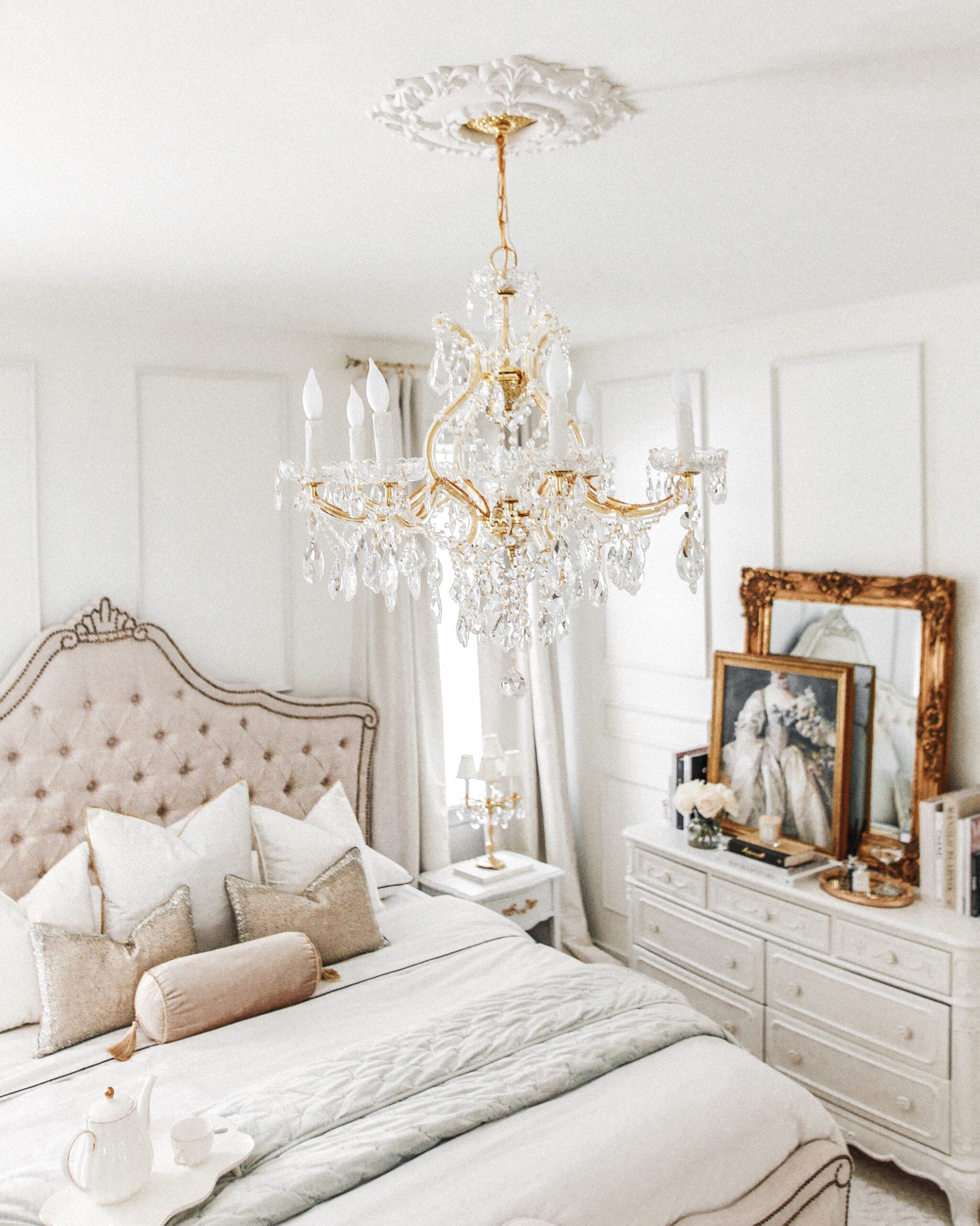 A Beautiful Parisian & Versaille Themed Bedroom Makeover_lexpyfrom_jadorelexiecouture