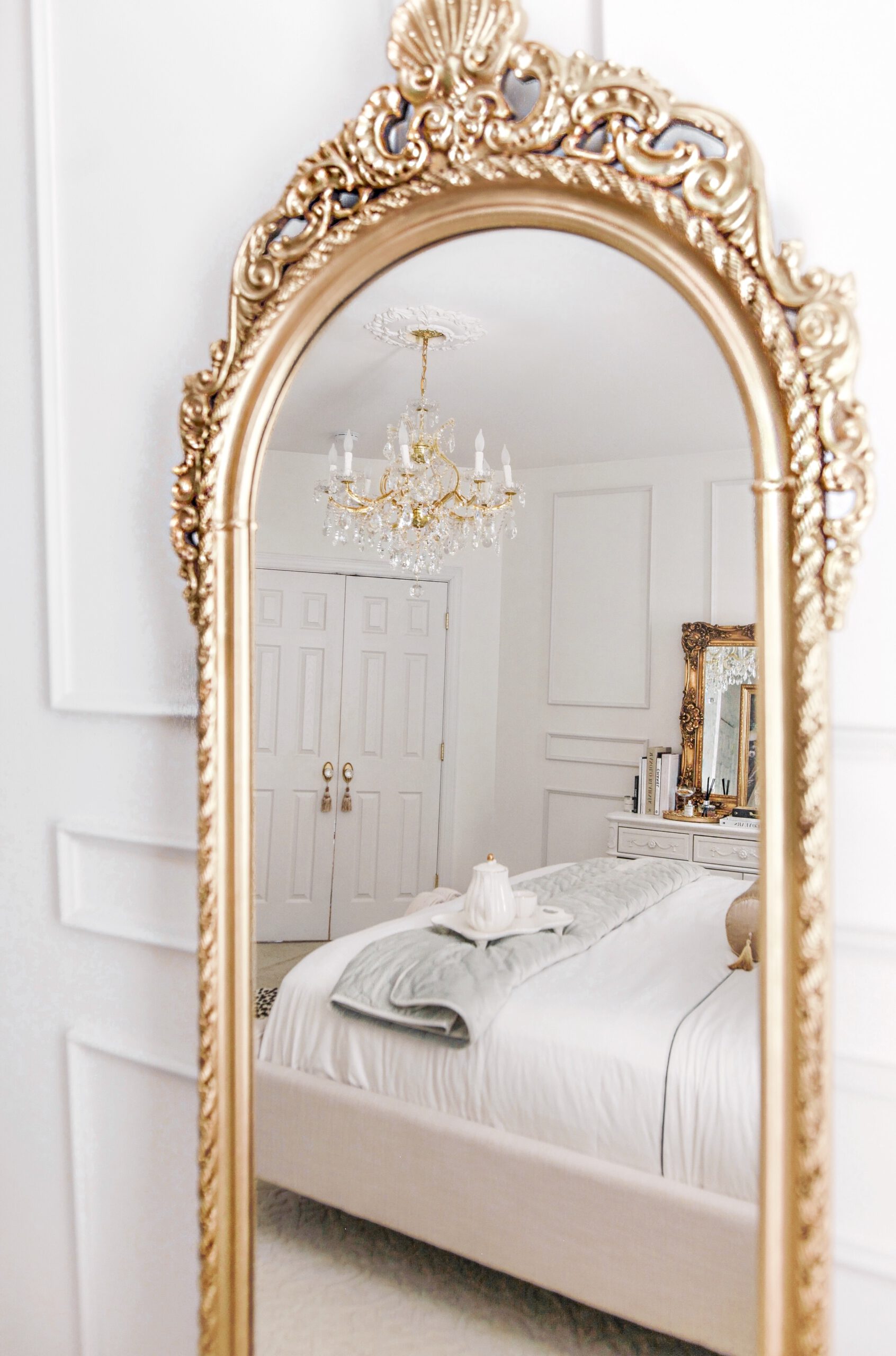 A Beautiful Parisian & Versaille Themed Bedroom Makeover_lexpyfrom_jadorelexiecouture