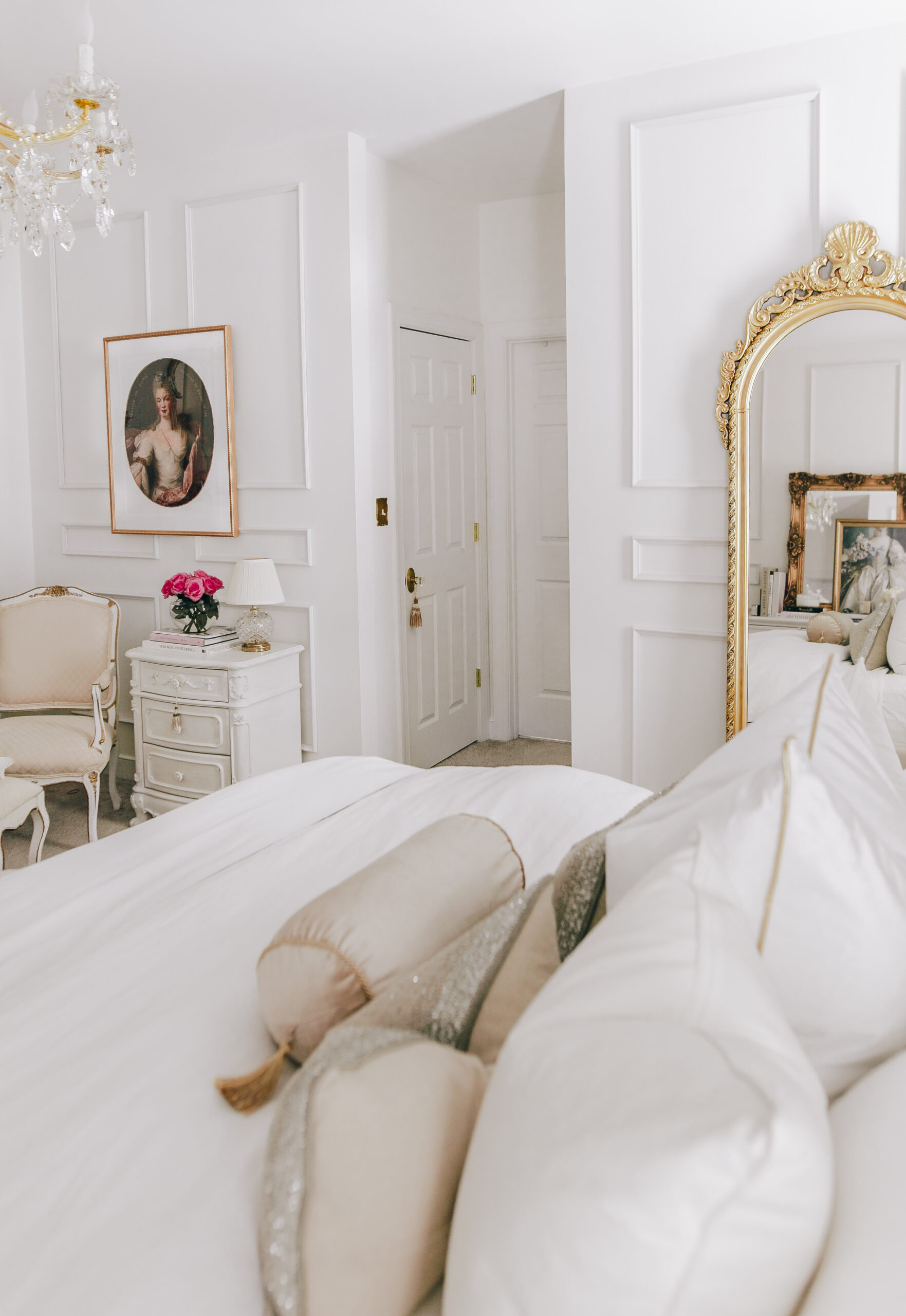 A Beautiful Parisian & Versaille Themed Bedroom Makeover_lexpyfrom_jadorelexiecouture